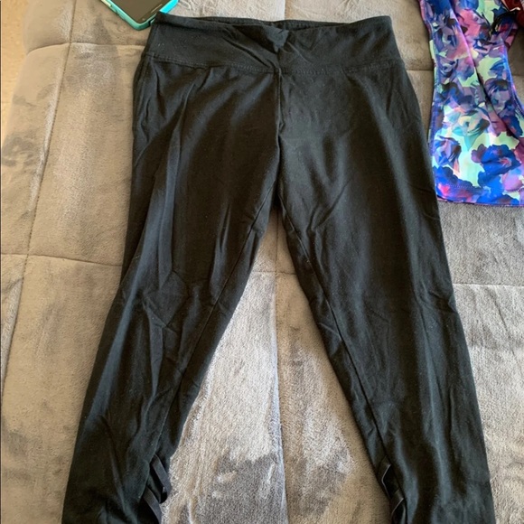 Victoria Secret cropped leggings - Picture 3 of 5